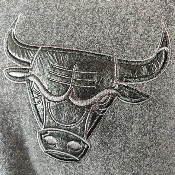 Chicago Bulls Reversible Charcoal/Black (XL) - Picture 2 of 8